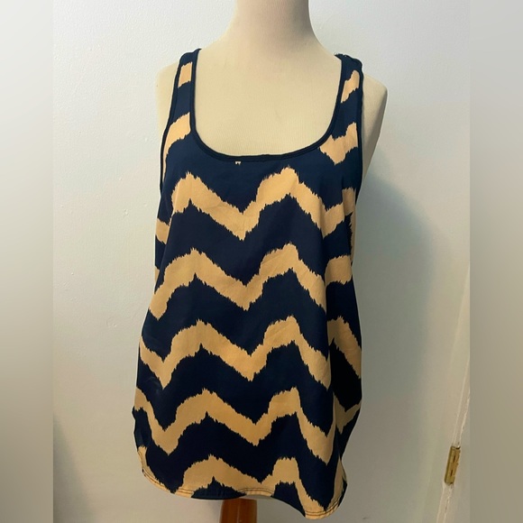 Cute tank top - Picture 1 of 4